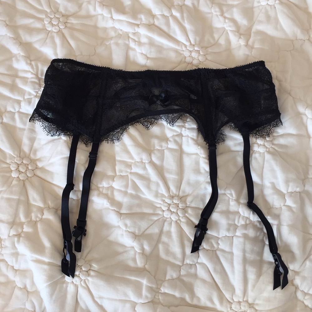 Victoria’s Secret Lace Garter Belt
